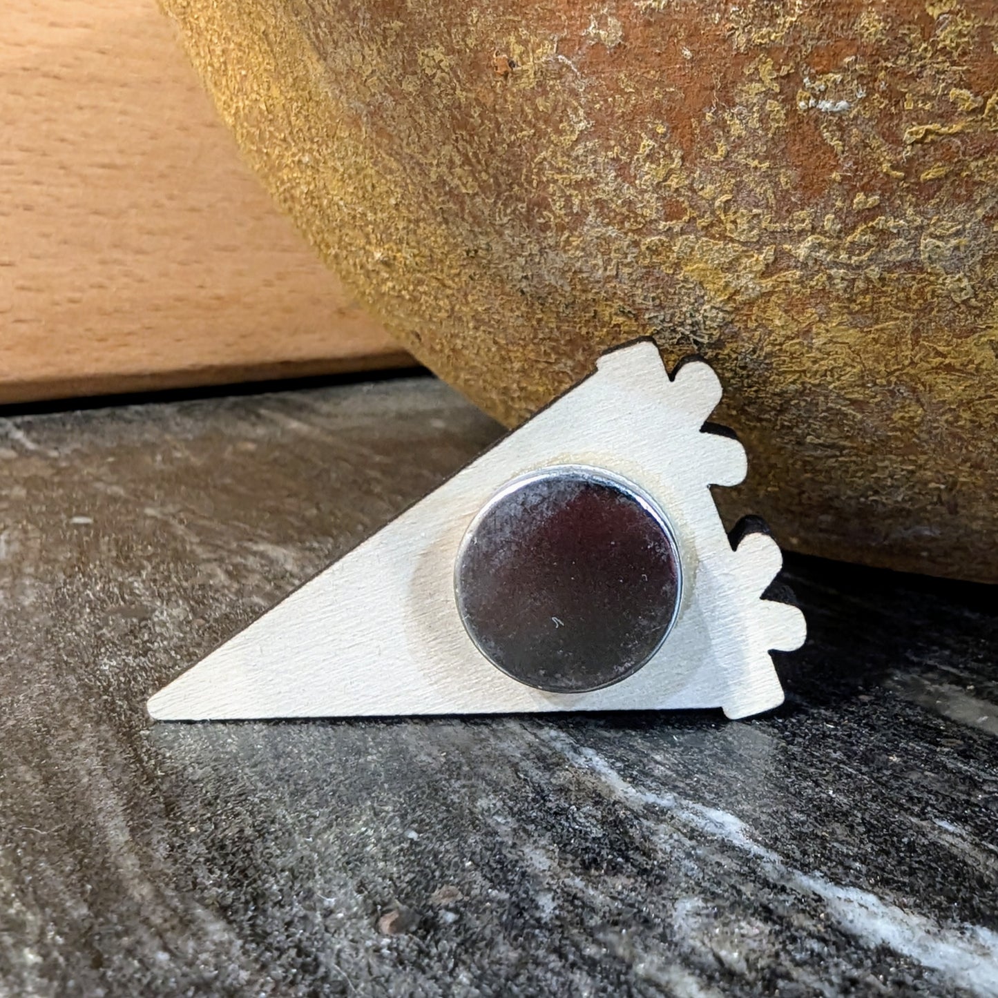 Pennant Needle Minder Magnet for Cross Stitch