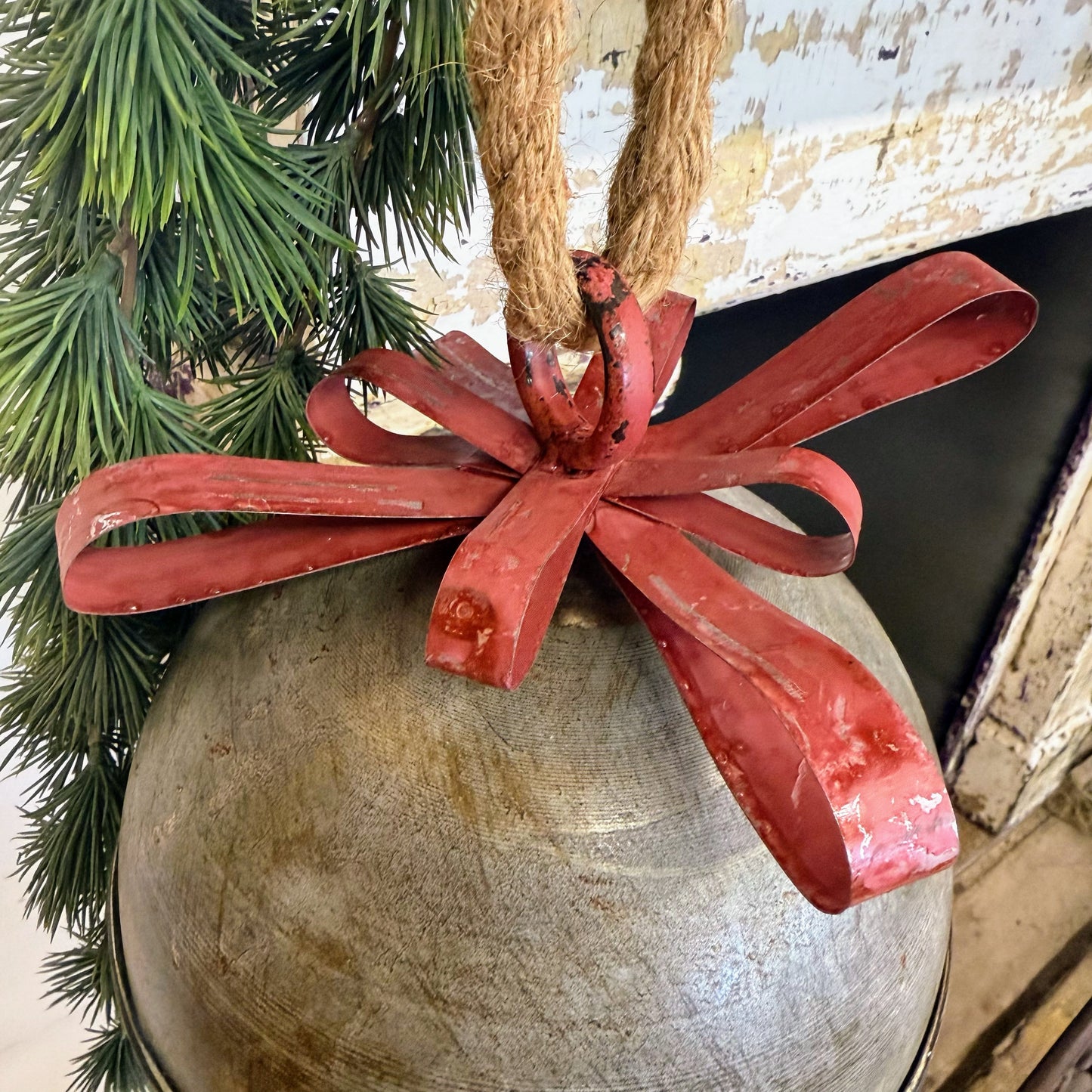 Oversized Round Bell