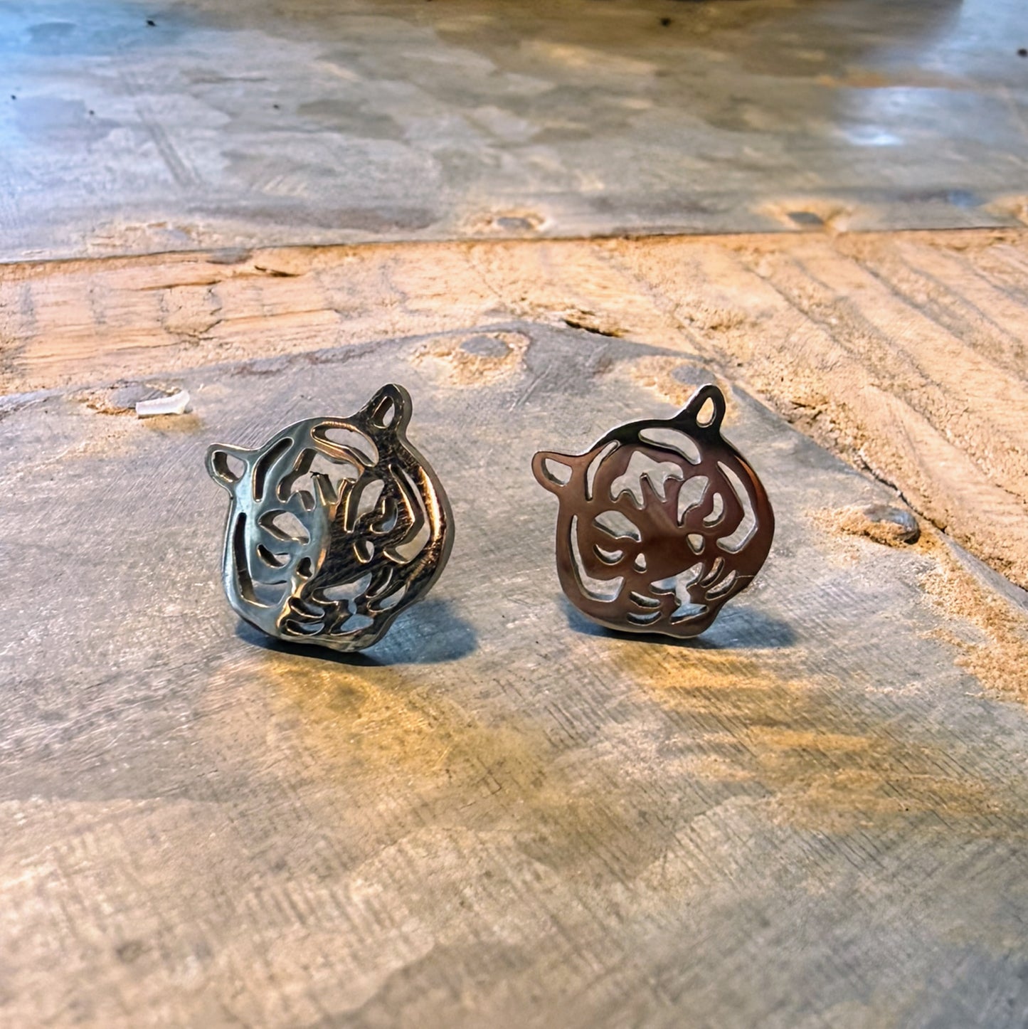 Tiger Stud Earrings - Silver