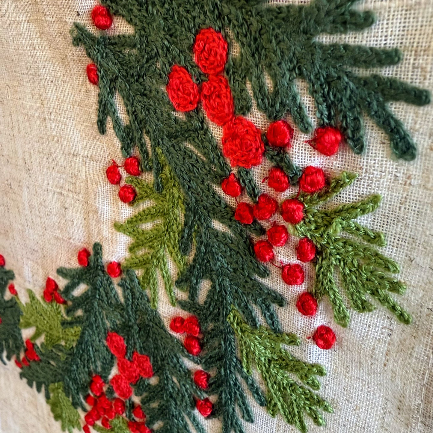 Wreath Christmas Table Runner