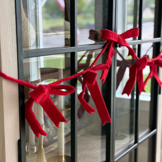 Red Bow Felt Garland